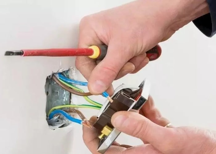 برق‌کشی توکار یا روکار