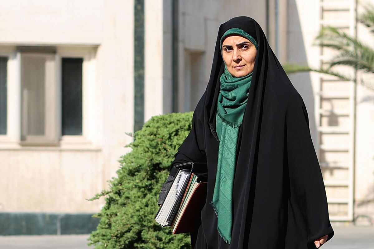 اصرار استیضاح کنندگان بر برکناری وزیر راه/ نماینده تهران: سطح خانم صادق حتی در حد معاون وزیر هم نیست