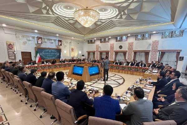 اهدای احکام اعضای شورای مرکزی نظام مهندسی ساختمان از سوی وزیر راه و شهرسازی