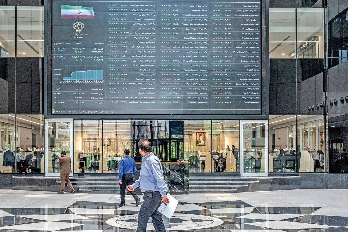 بورس تا تعیین تکلیف مذاکره ایران و آمریکا بلاتکلیف است/ پیش‌بینی بازار سرمایه در سال ۱۴۰۴