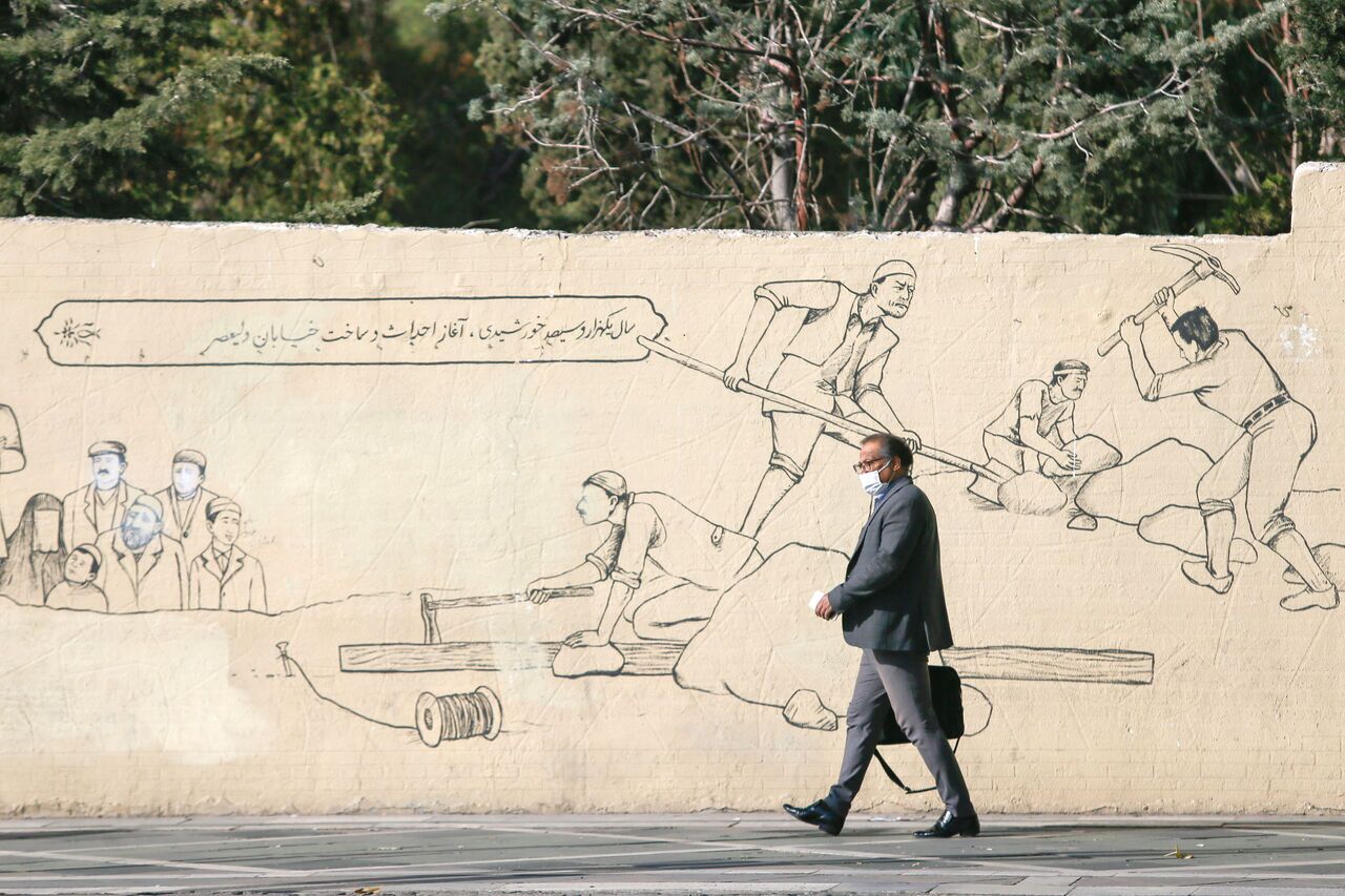 تعطیلات ناگهانی؛ عقب‌نشینی در بحران یا عقب‌ماندگی اقتصادی؟/ هر روز تعطیلی، ۲۵.۵ هزار میلیارد تومان خسارت برای اقتصاد ایران