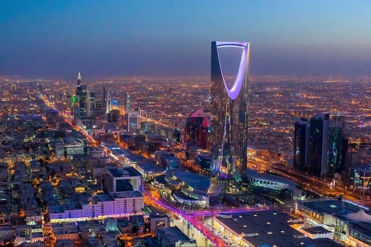 درآمد در عربستان ۲۰۲۵: حداقل، حداکثر، میانگین و مالیات