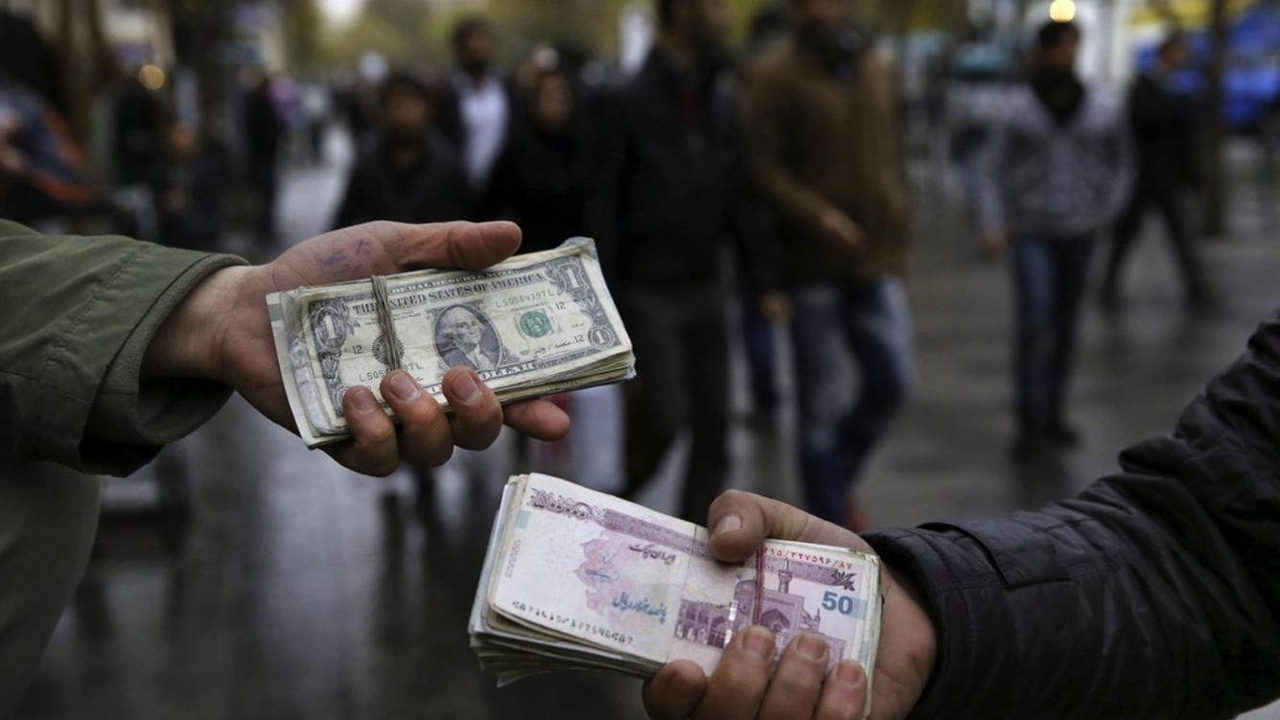 دلار تهران بالا رفت، دلار هرات عقب نشست