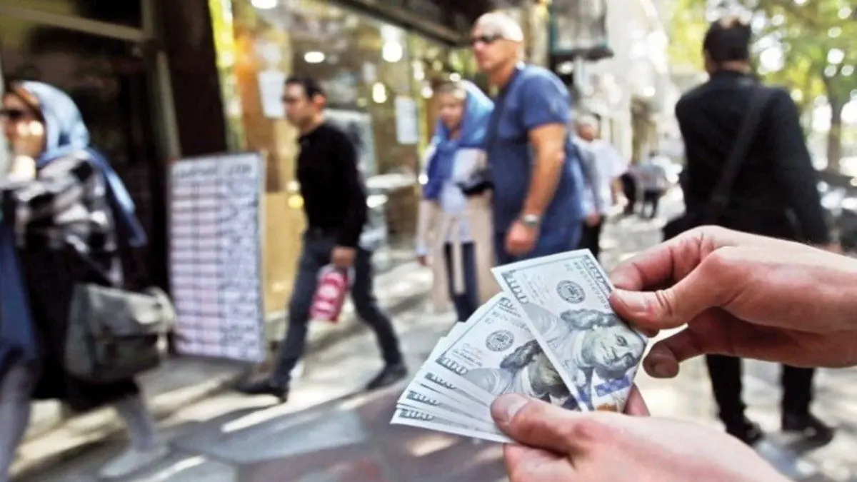 دلار در مسیر متفاوت و یورو با نوسان محدود