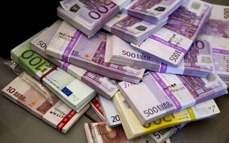 دلار ۱۵۰۰ تومان بالا رفت و پوند قیمت عجیب گرفت