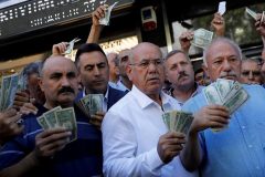 رقابت داغ درهم و دلار در تقاضا