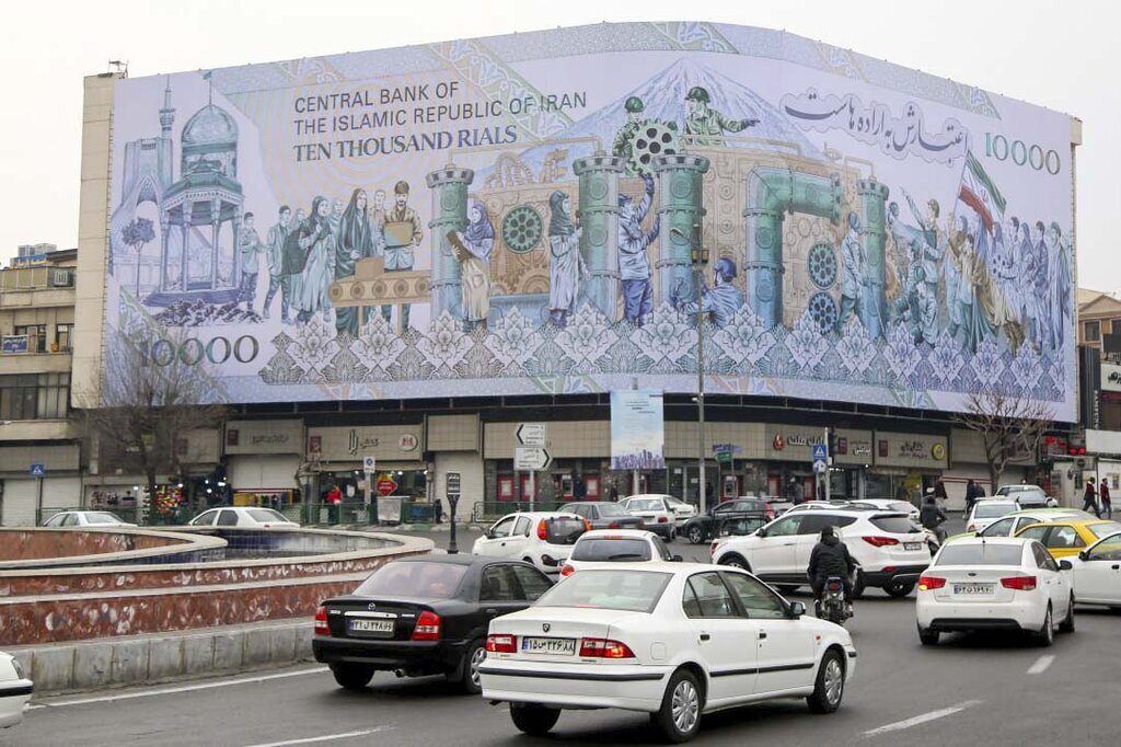 سرکوب سیستماتیک حداقل دستمزد کارگران با اسم رمز افزایش تورم/ کاهش ۷۰ درصدی حقوق دلاری کارگران در ۷ سال اخیر