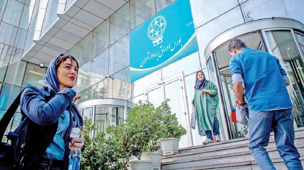 ضرورت حمایت دولت از سهام‌داران بورس برای جلوگیری از خروج پول به بازارهای طلا و ارز/ رئیس جمهور ورود کند