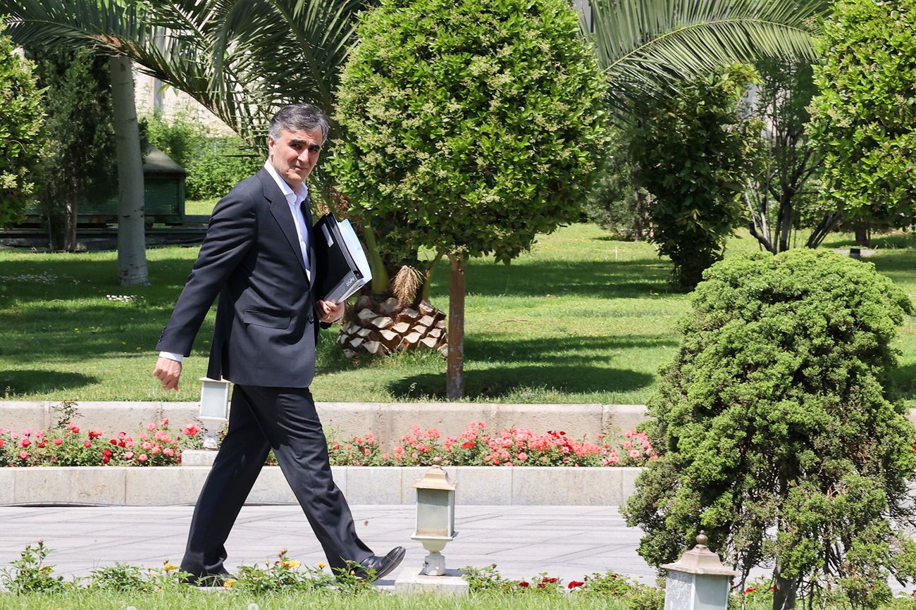 علت نوسان قیمت دلار از زبان فرزین