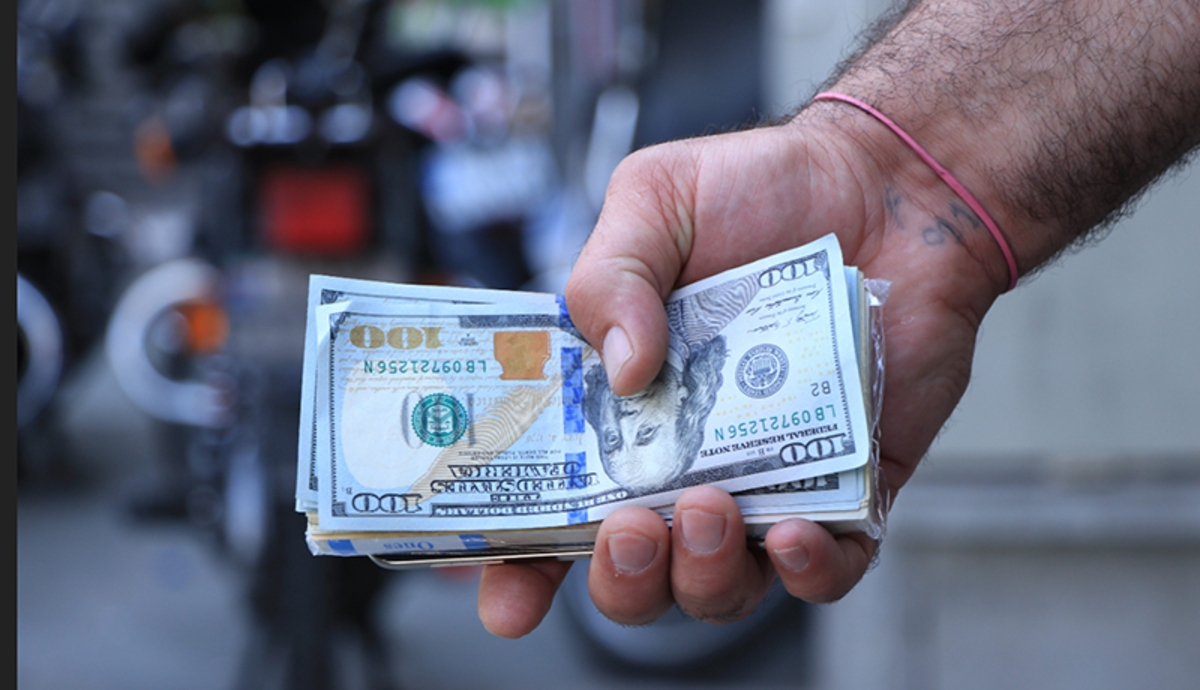 قفل قیمت دلار در روز نیمه تعطیل بازار