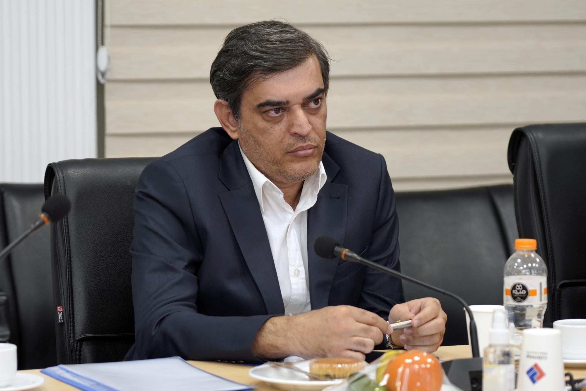محمدرضا فرهادی پور، سرپرست بیمه ملت کیست؟