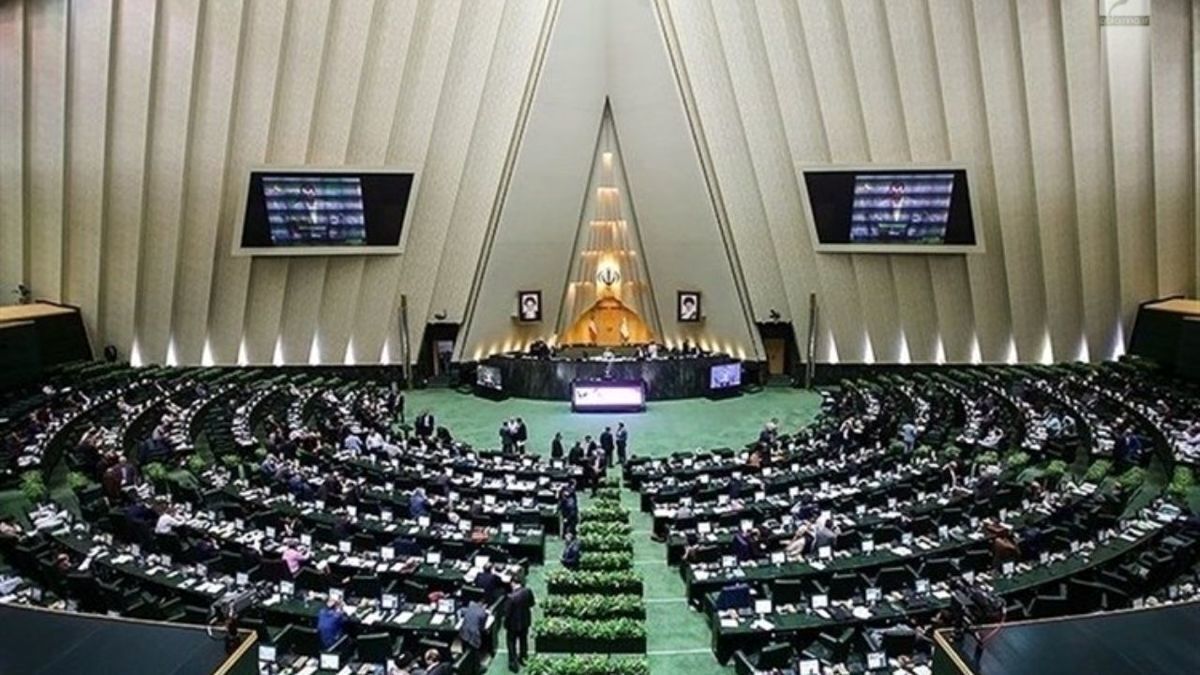 نتیجه تصمیم اشتباه مجلس اصولگرای هفتم گریبان‌گیر اقتصاد ایران شد/ موافقان طرح تثبیت قیمت که بودند؟