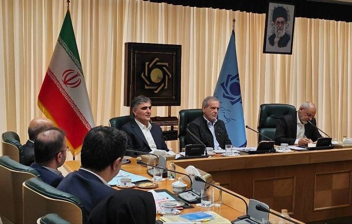پزشکیان به بانک مرکزی رفت