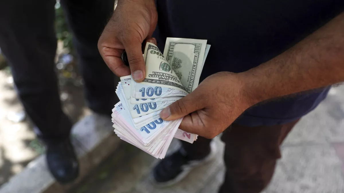 پیش بینی بازگشت دلار به کانال ۱۰۷ هزار تومان
