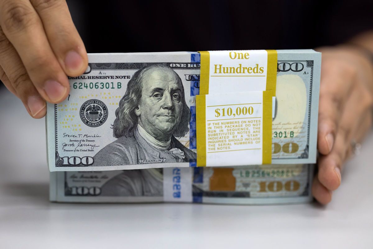 پیش بینی قیمت دلار امروز ۸ اسفند ۱۴۰۳/ دلار بخریم یا نه؟
