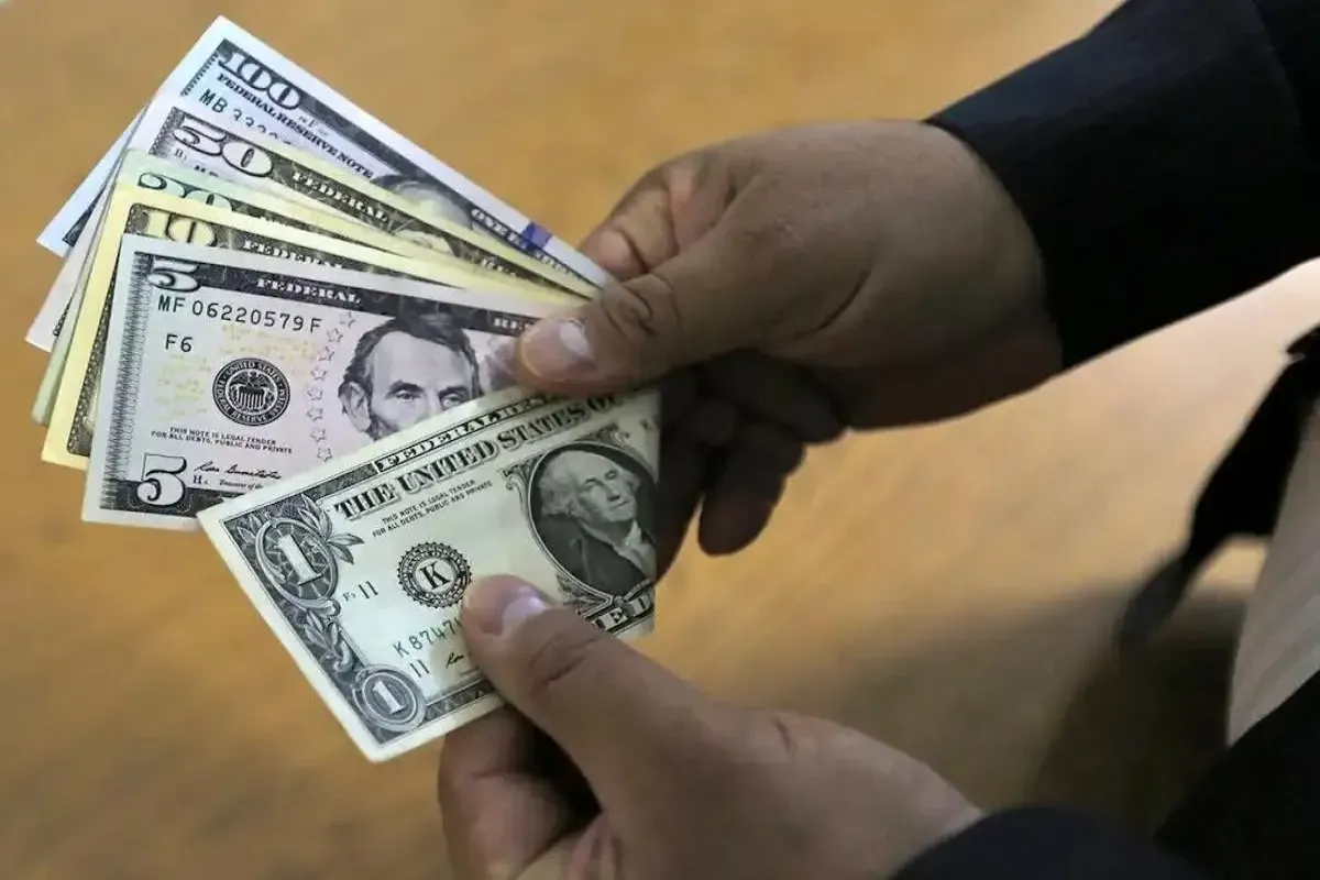پیش بینی قیمت دلار در سال ۱۴۰۴