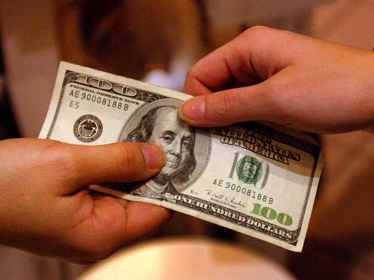 پیش بینی قیمت دلار فردا ۱۳ آذر ۱۴۰۳/ موج تقاضای جدید در بازار دلار و ارز
