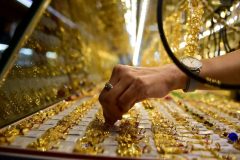 پیش بینی قیمت طلا و سکه امروز ۱۰ آبان ۱۴۰۴/ پس لرزه کاهش قیمت دلار در بازار طلا