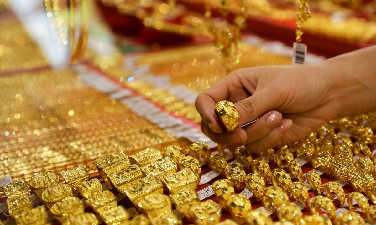 پیش بینی قیمت طلا و سکه امروز ۱۹ آبان ۱۴۰۴/ منتظر سقوط قیمت طلا باشیم؟